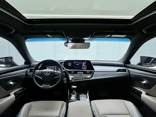Lexus ES 2021