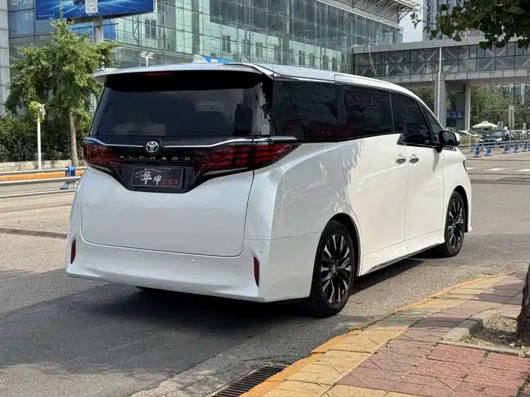 Toyota Alphard 2024 — фото 2