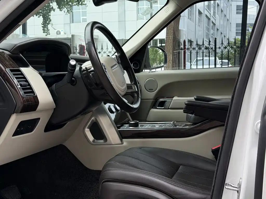 Land Rover Range Rover 2017 — фото 16