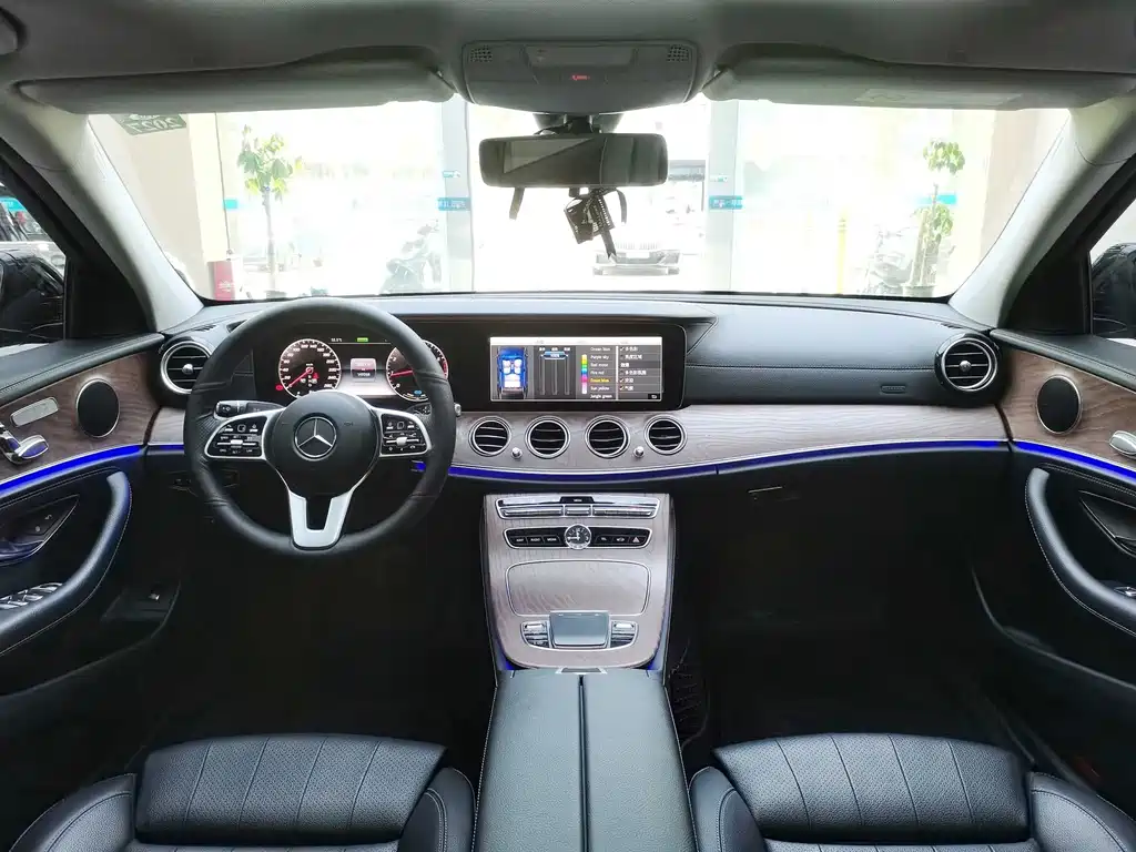 Mercedes-Benz E-Class 2019 — фото 12