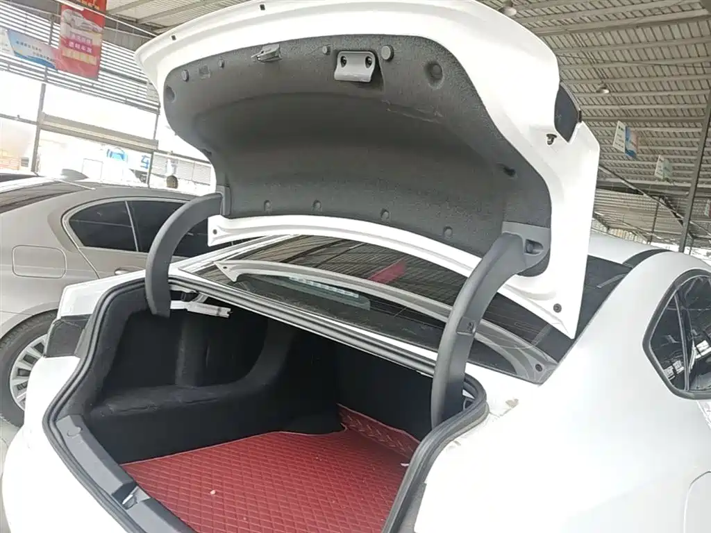 BYD Seal 05 DM-i 2025 — фото 19