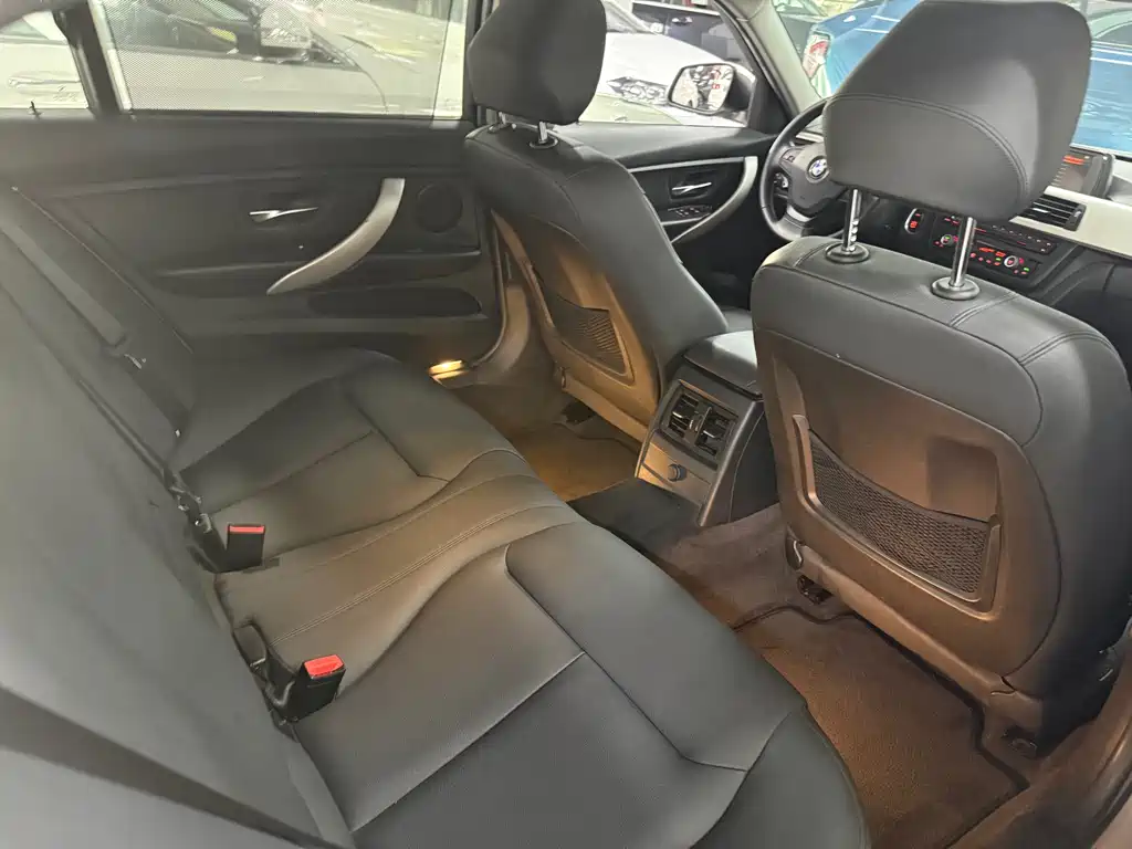 BMW 3 Series 2015 — фото 12
