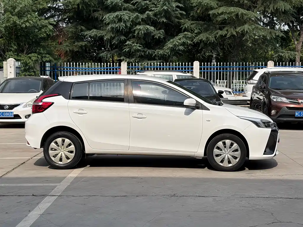 Toyota Yaris L 2019 — фото 16
