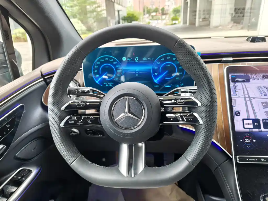 Mercedes-Benz EQE SUV 2025 — фото 12