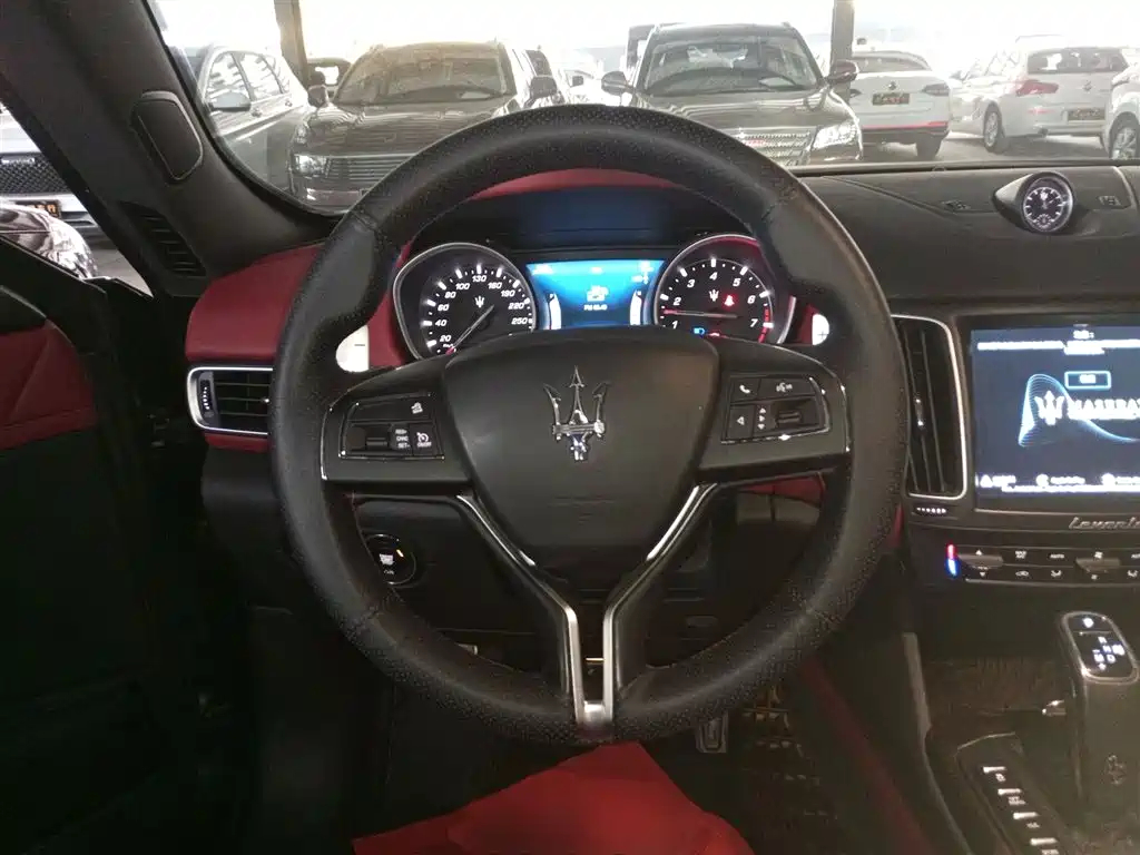 Maserati Levante 2021 — фото 11