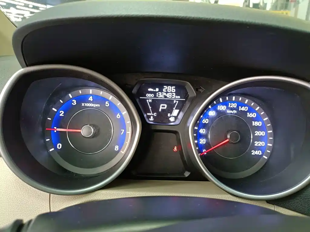 Hyundai Elantra Langdong 2015 — фото 12