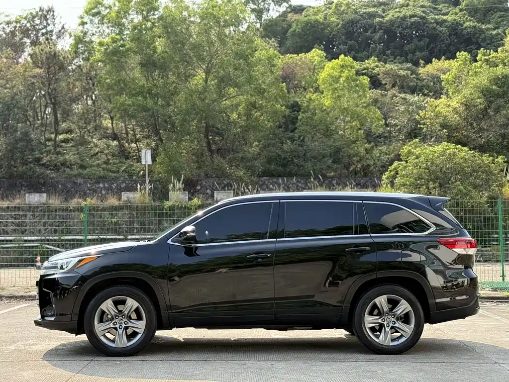 Toyota Highlander 2021 — фото 3