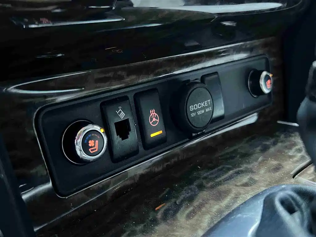Nissan Patrol 2016 — фото 17
