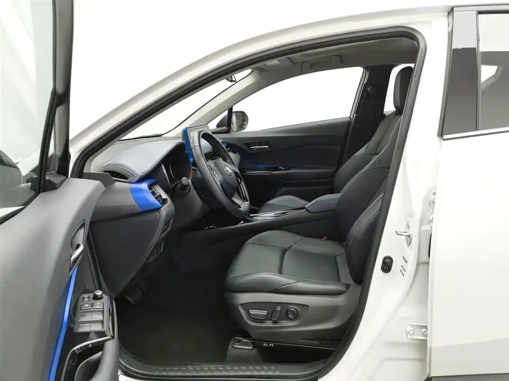 Toyota C-HR 2023 — фото 10