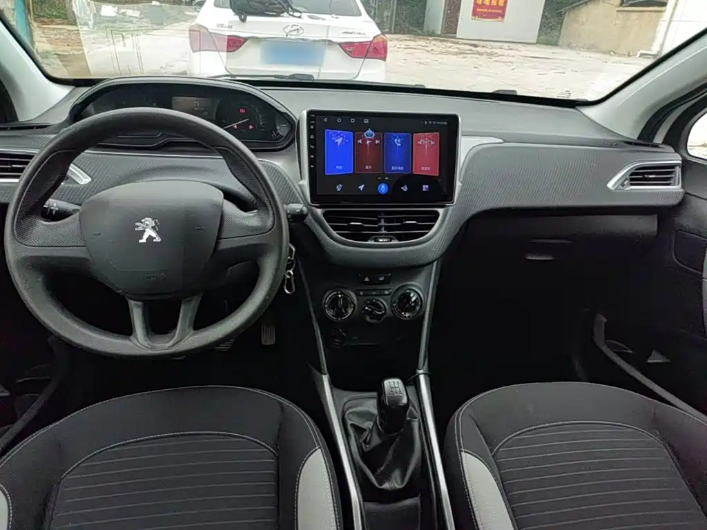 Peugeot 2008 2016 — фото 10