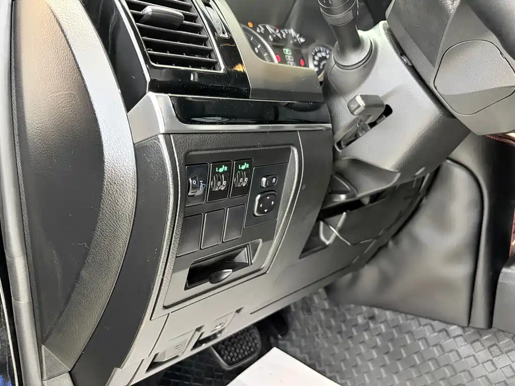 Toyota Land Cruiser 2020 — фото 11