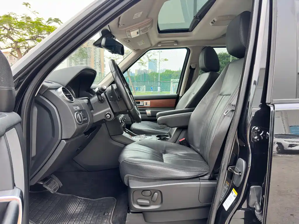 Land Rover Discovery 2015 — фото 8