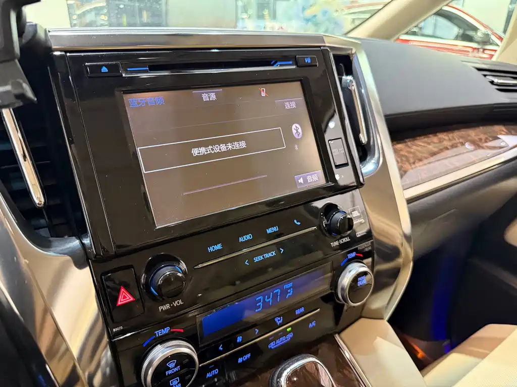 Toyota Alphard 2019 — фото 11