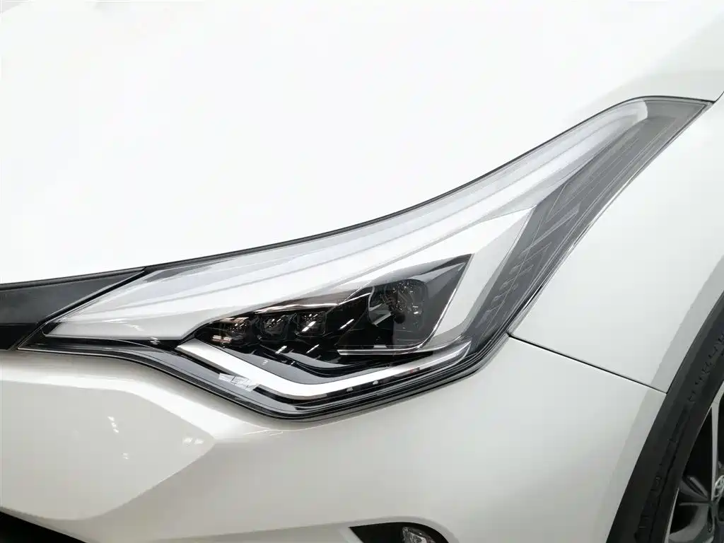 Toyota C-HR 2023 — фото 7