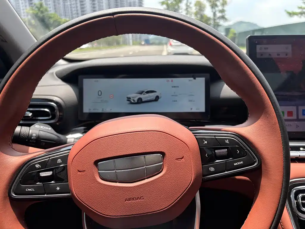 Geely Emgrand 2025 — фото 10