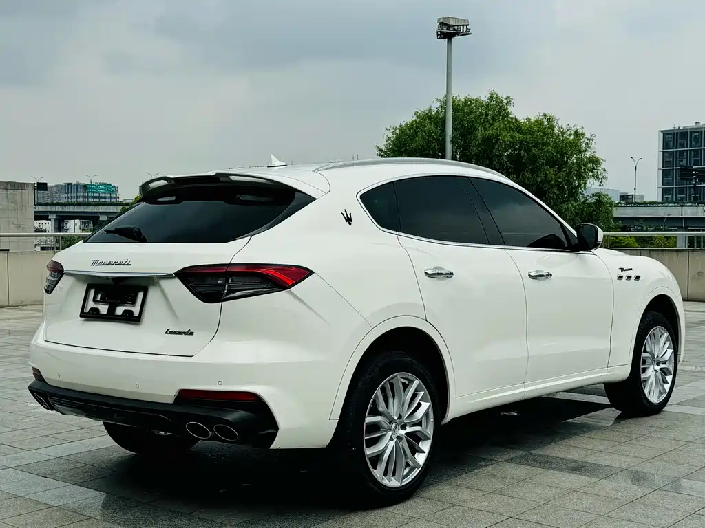 Maserati Levante 2023 — фото 13