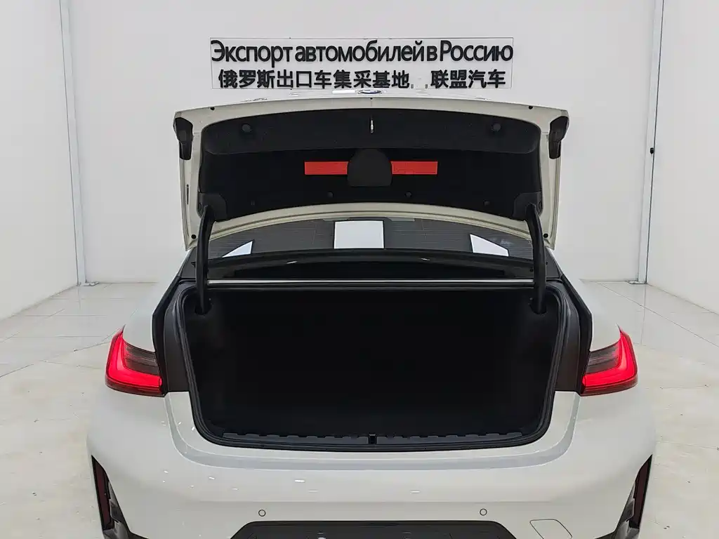 BMW 3 Series 2023 — фото 16