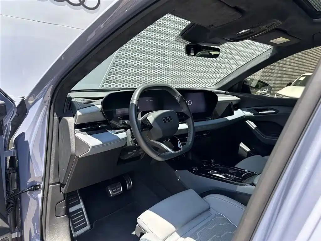 Audi Q6L e-tron 2025 — фото 11