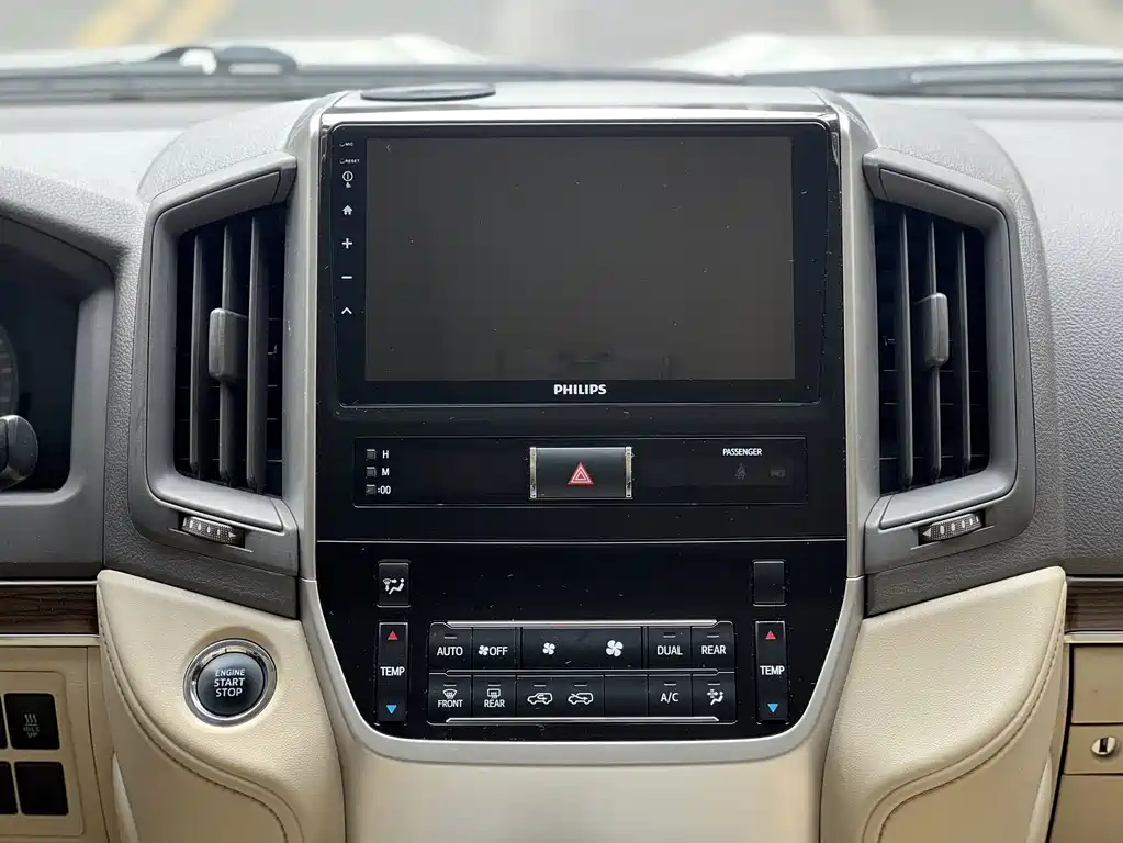 Toyota Land Cruiser 2020 — фото 13