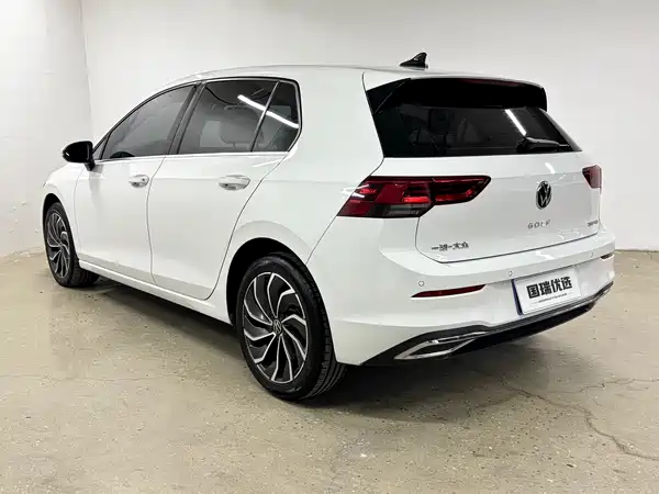 Volkswagen Golf 2021