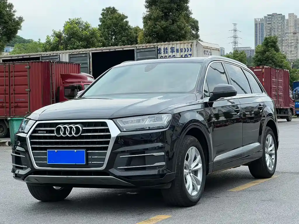 Audi Q7 2019 — фото 1