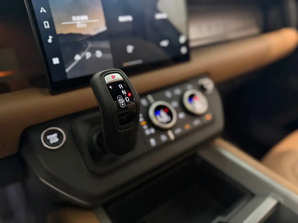 Land Rover Defender 2026 — фото 12