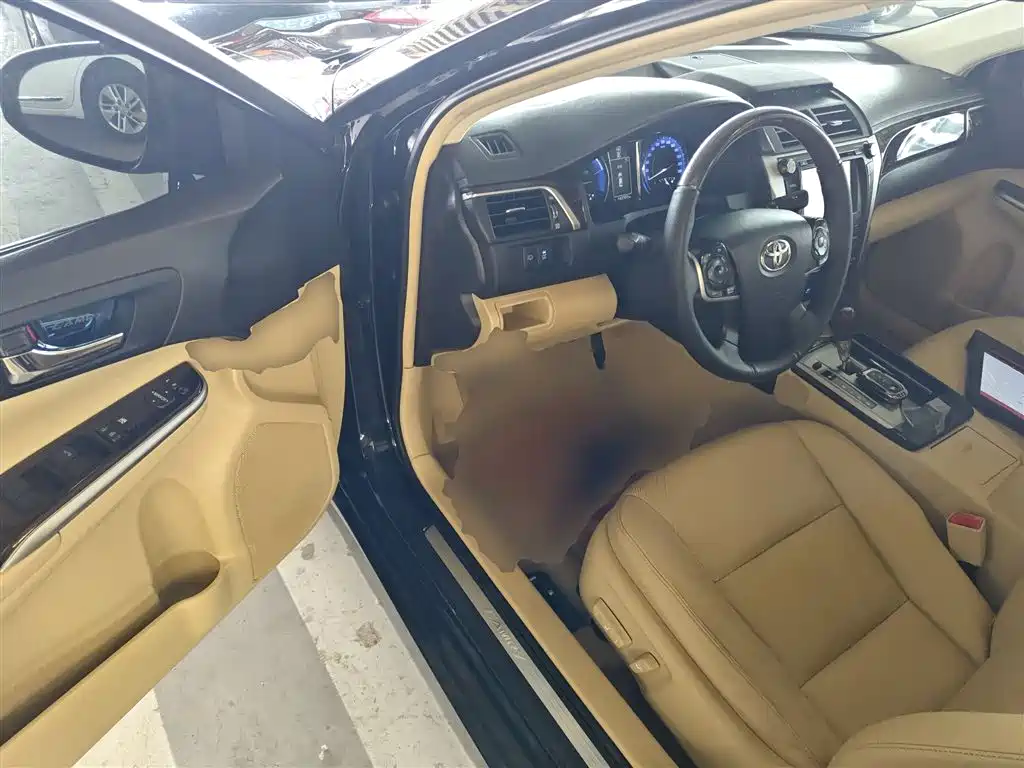 Toyota Camry 2016 — фото 12