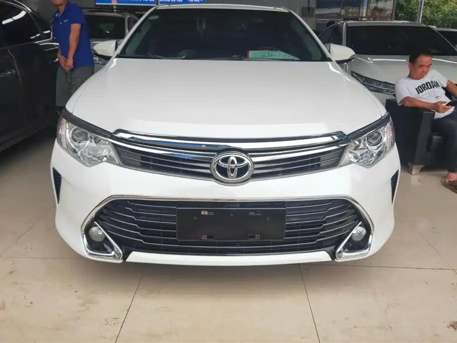 Toyota Camry 2015 — фото 2