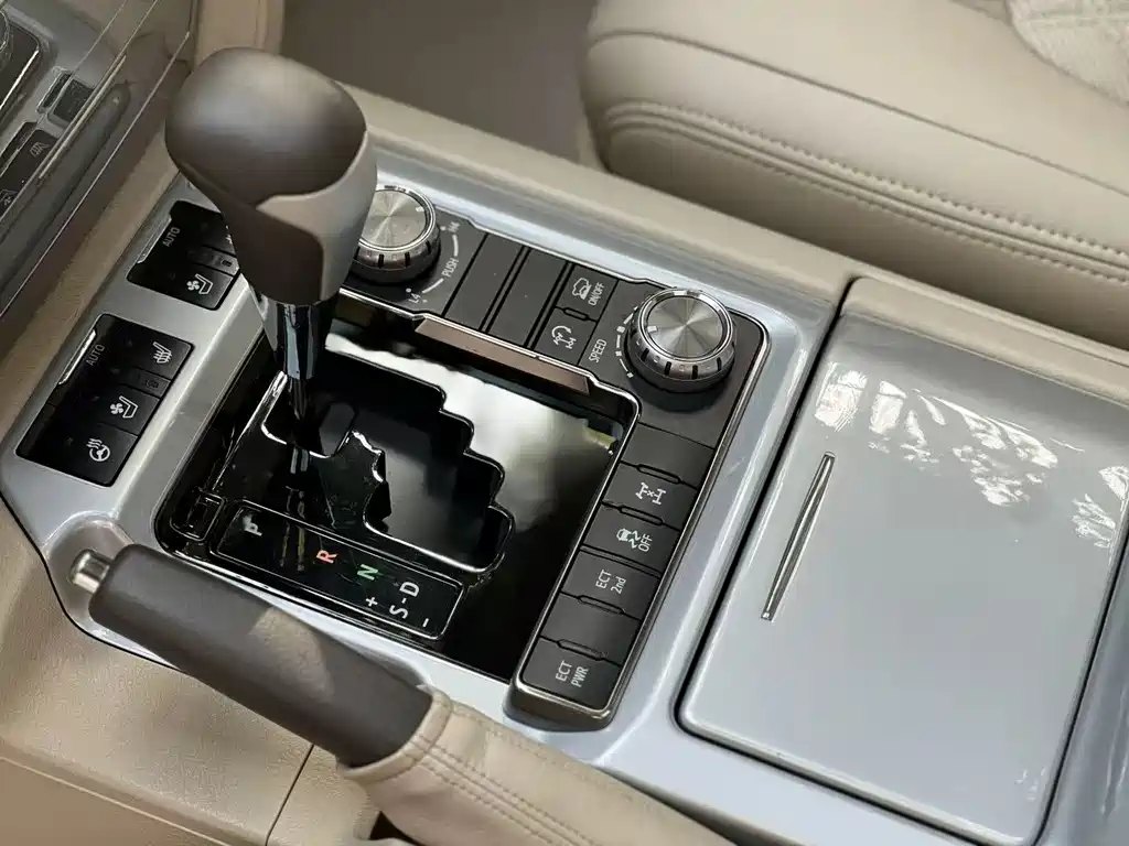 Toyota Land Cruiser 2019 — фото 13