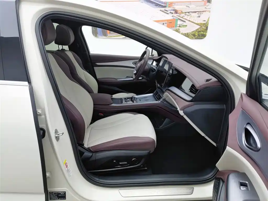 BYD Seal 07 DM-i 2025 — фото 23