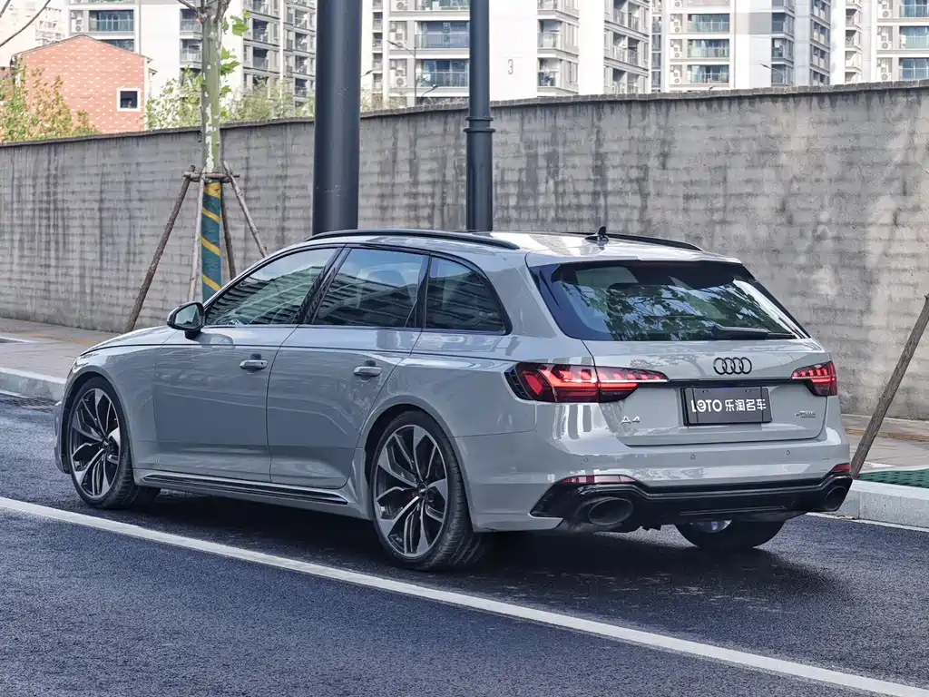 Audi RS 4 2021 — фото 4