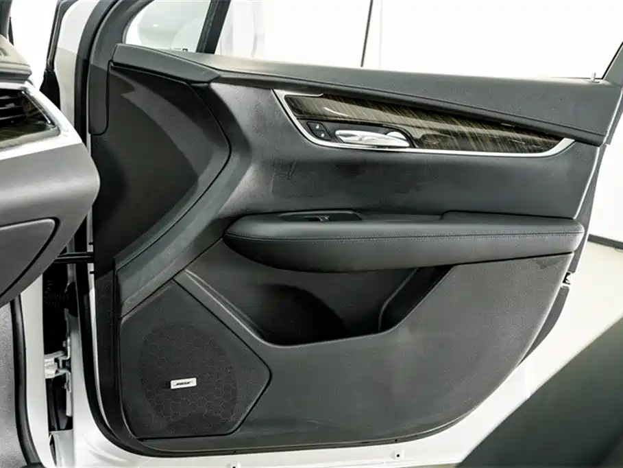Cadillac XT5 2016 — фото 15