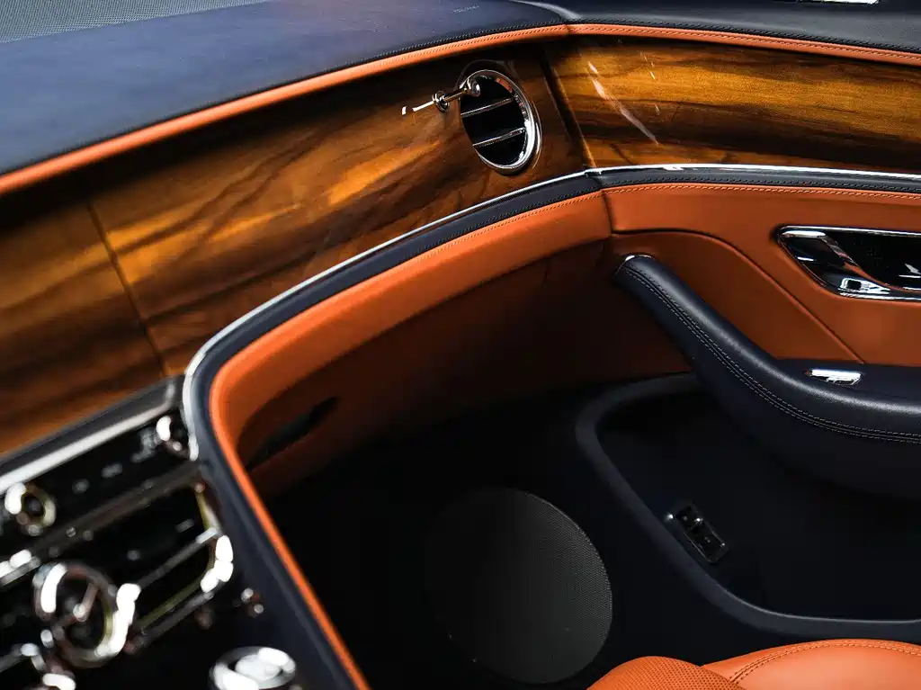 Bentley Flying Spur PHEV 2024 — фото 6