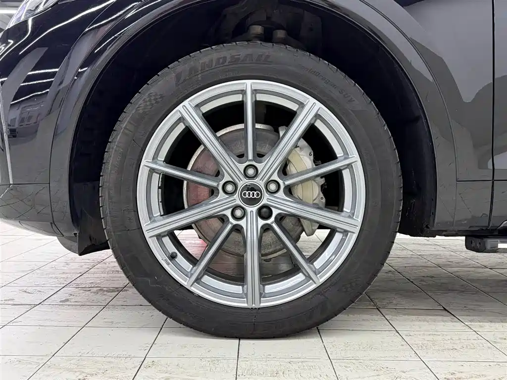 Audi Q5L 2023 — фото 16