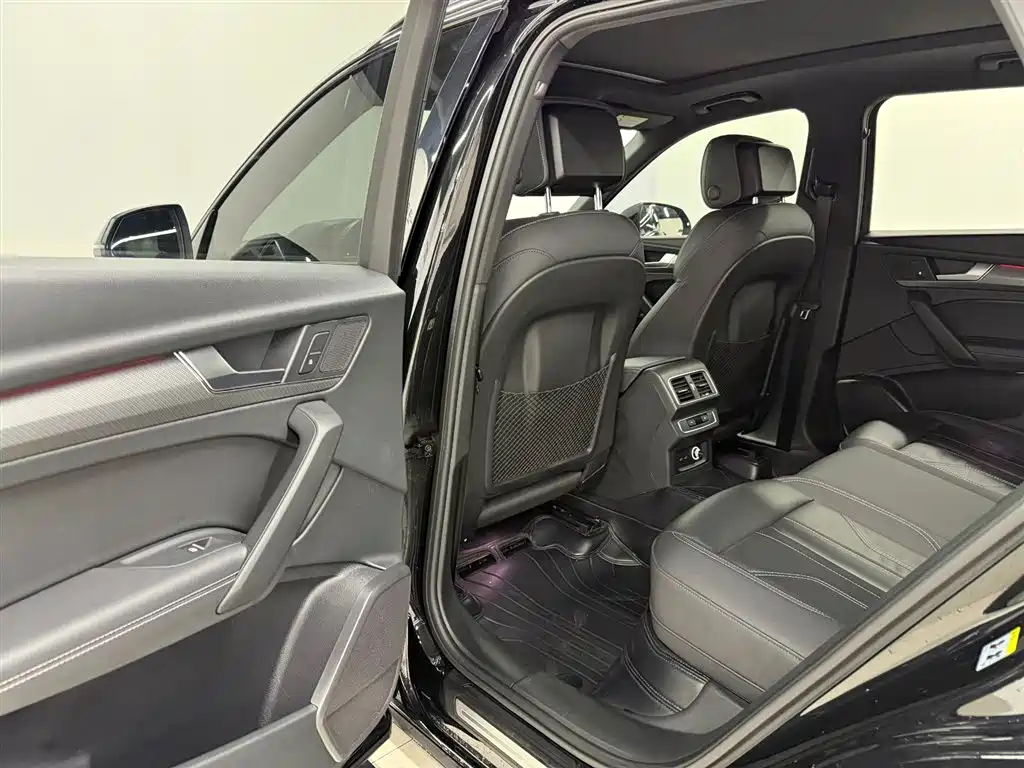 Audi Q5L 2023 — фото 12