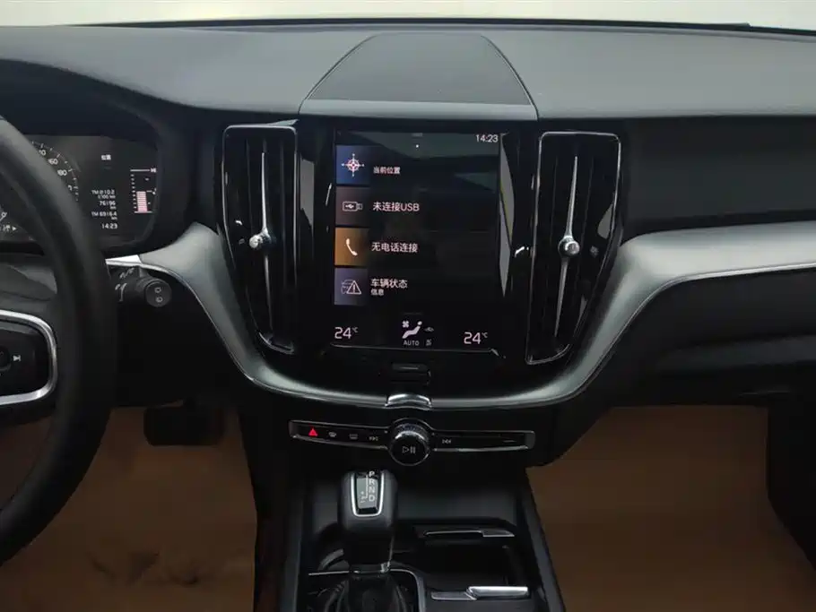 Volvo XC60 2021 — фото 13