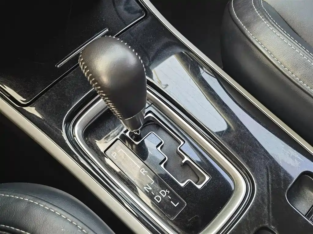 Mitsubishi Outlander 2019 — фото 12