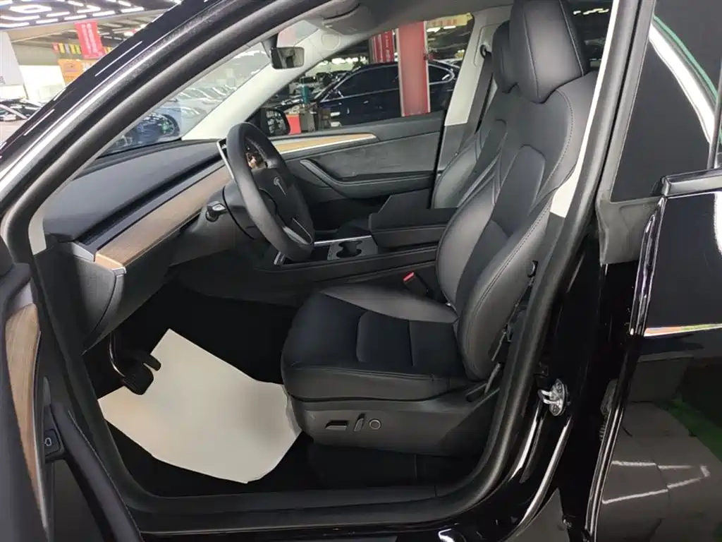 Tesla Model Y 2023 — фото 15
