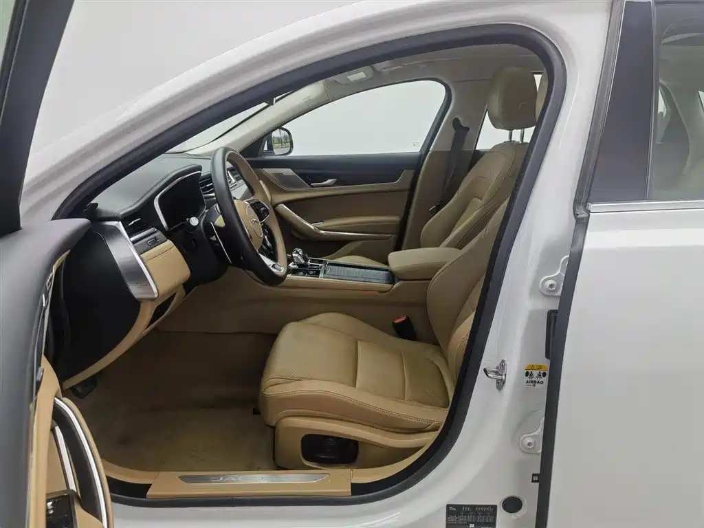 Jaguar XFL 2024 — фото 10