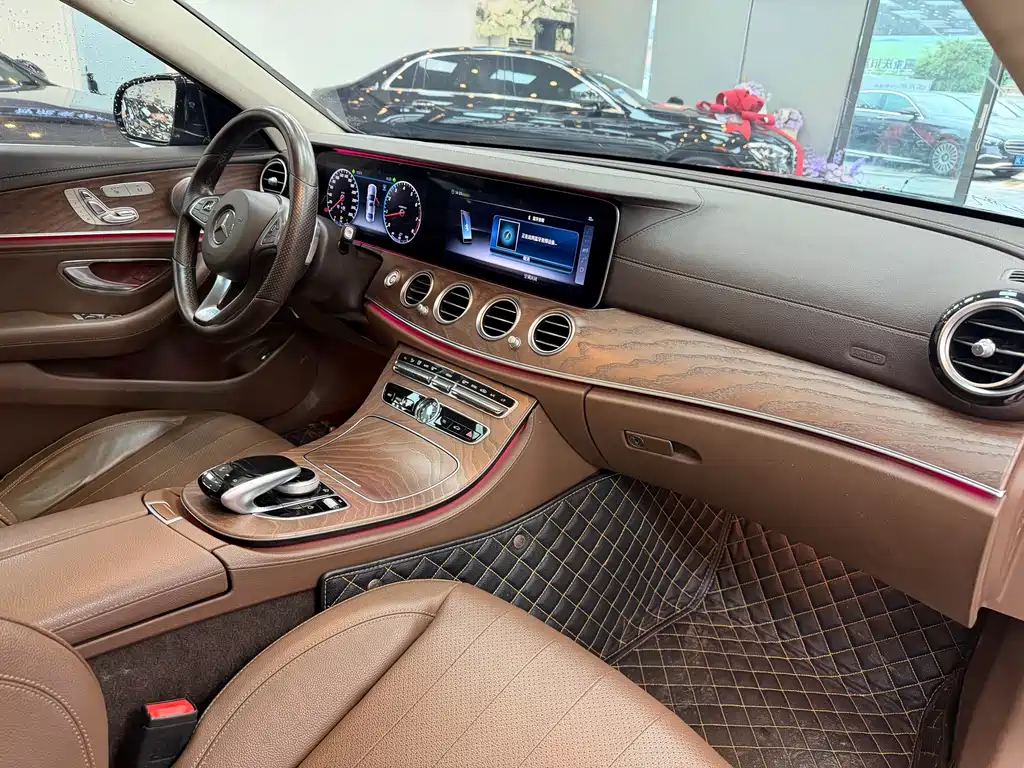 Mercedes-Benz E-Class 2018 — фото 15