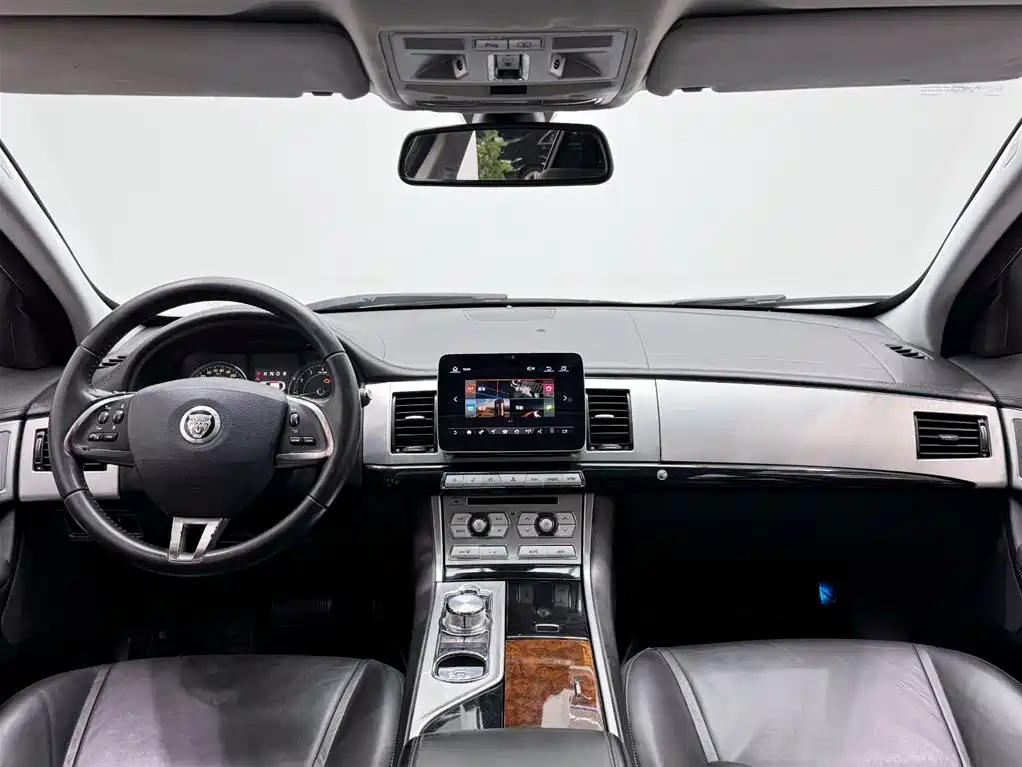 Jaguar XF 2013 — фото 14