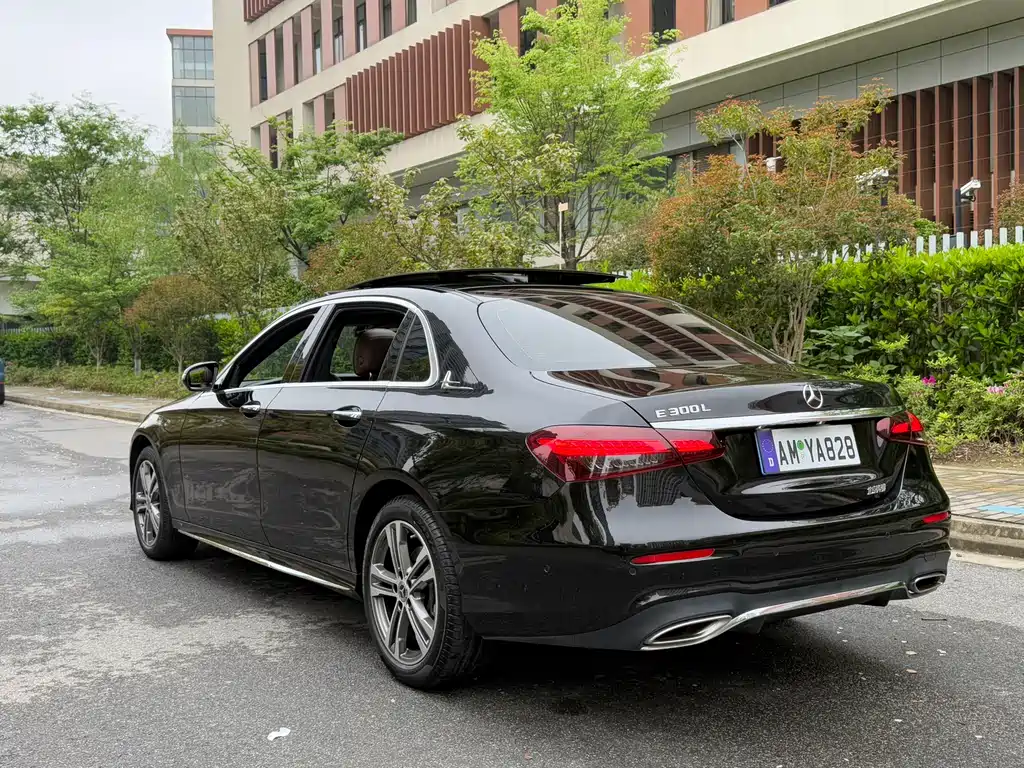 Mercedes-Benz E-Class 2023 — фото 4