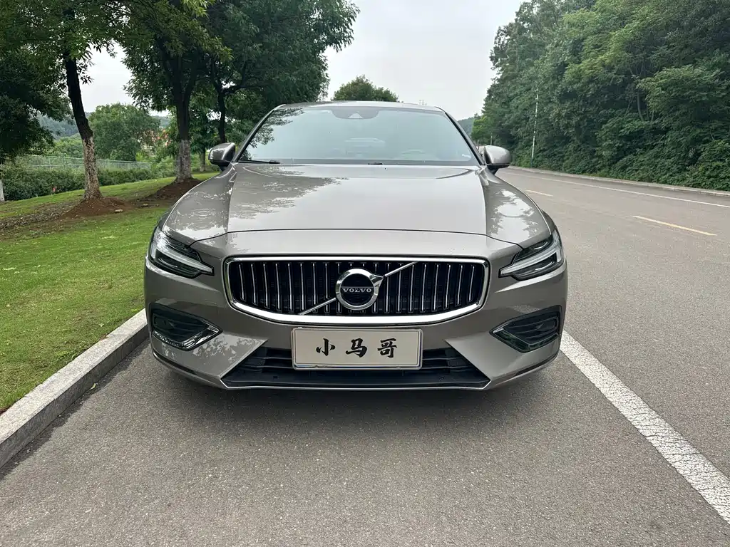 Volvo S60 2022 — фото 2