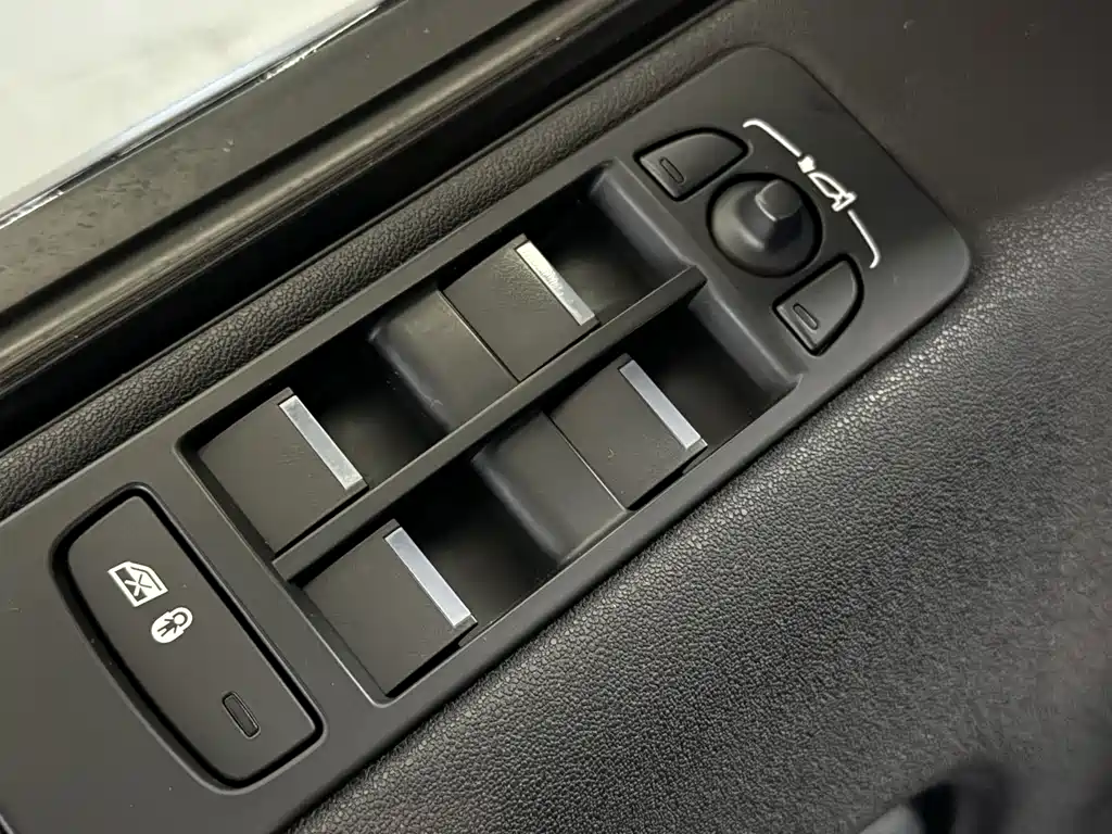 Land Rover Discovery Sport 2017 — фото 16