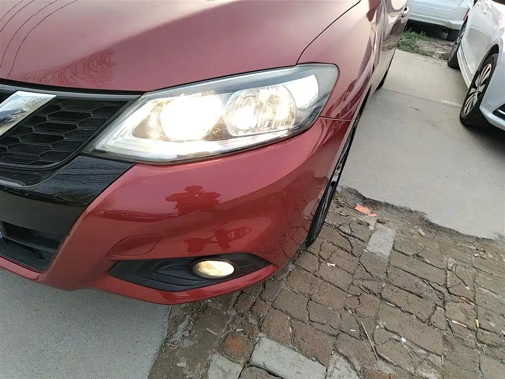 Nissan Tiida 2017 — фото 19