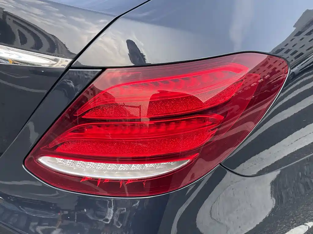 Mercedes-Benz E-Class 2019 — фото 17