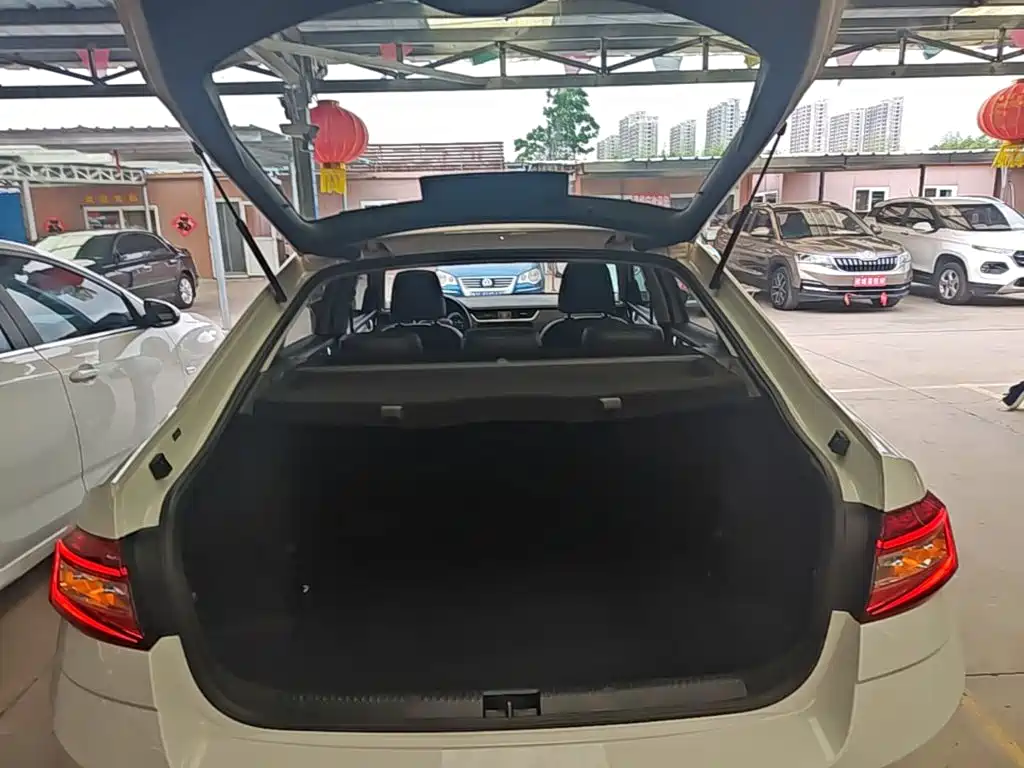 Skoda Octavia 2021 — фото 19