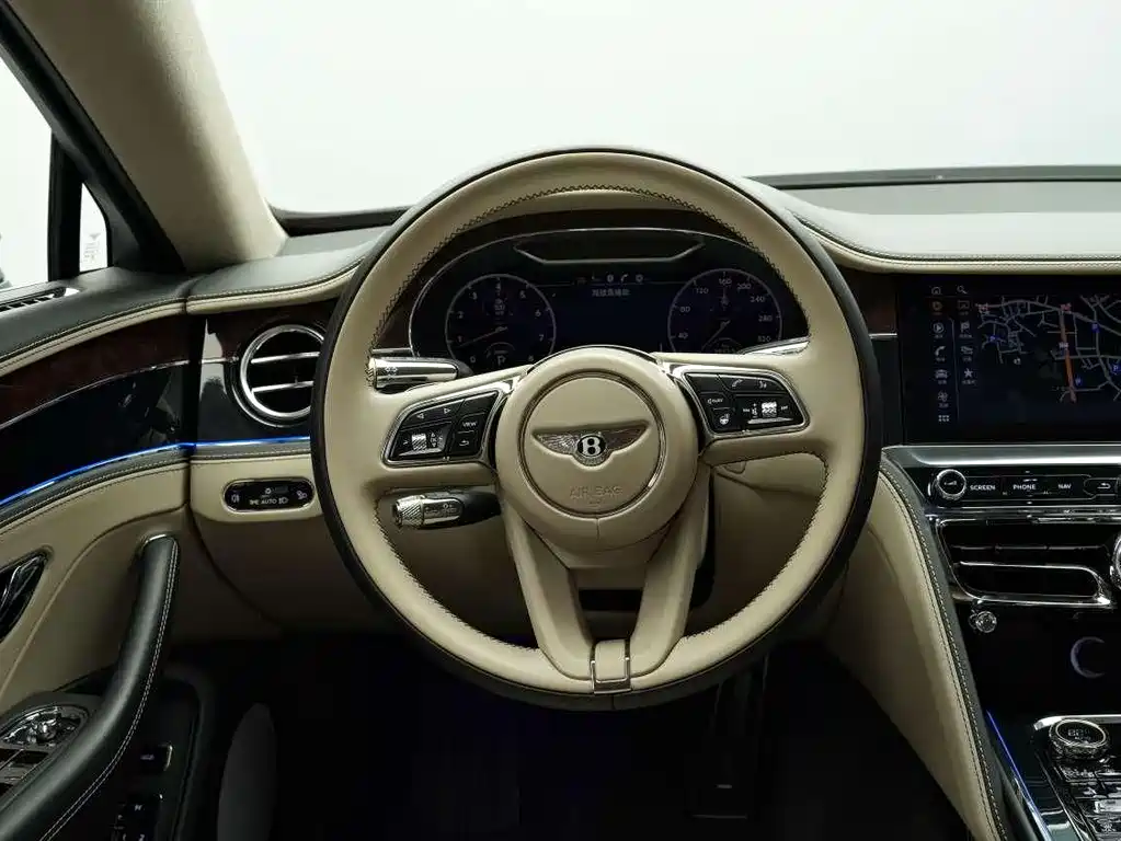 Bentley Flying Spur 2024 — фото 16