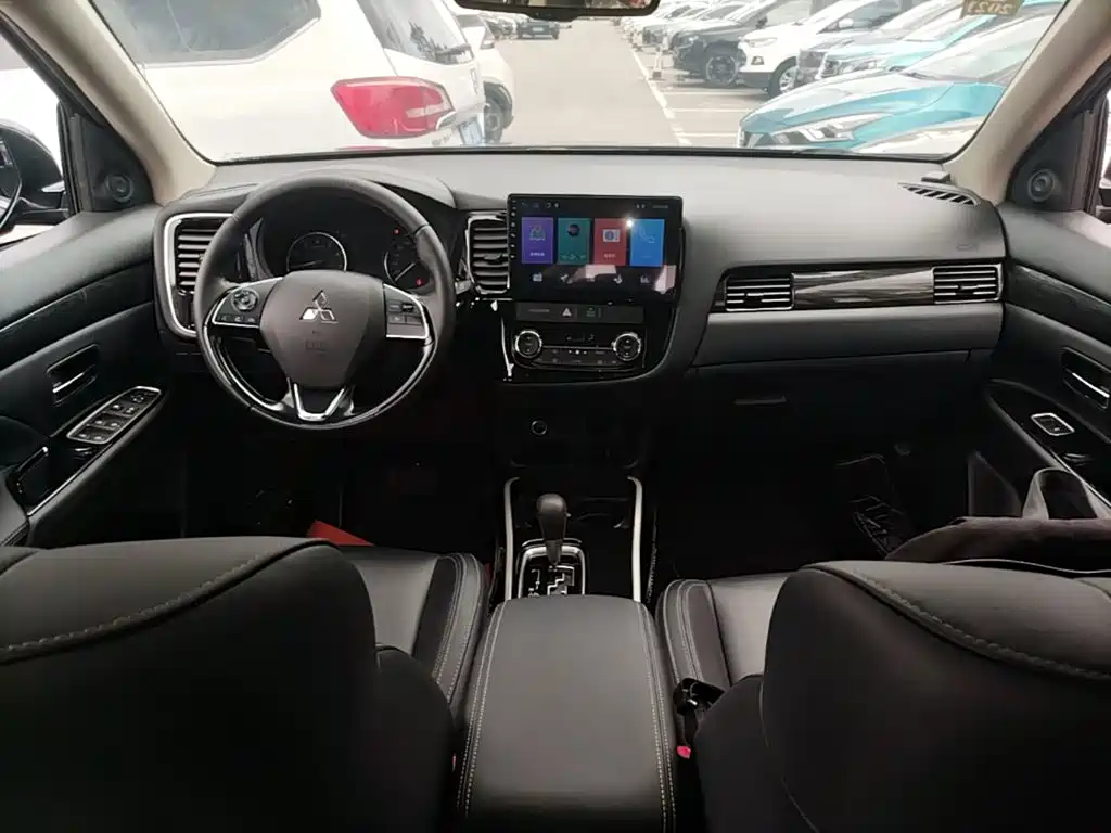 Mitsubishi Outlander 2019 — фото 10