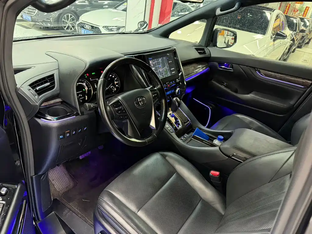 Toyota Vellfire 2021 — фото 12